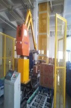 格爾木市食用油灌裝機與港九通油桶碼垛機 報價與設(shè)備解析